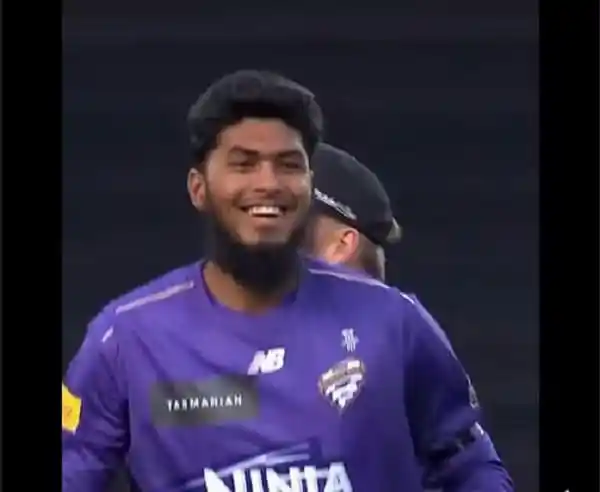 বাংলাদেশ ক্রিকেটার রিশাদ হাসান হাস্যোজ্জ্বল মুখে উদযাপন করছেন. Channel i News - চ্যানেল আই নিউজ
