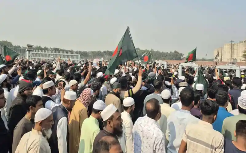 মানিক মিয়া মানুষের ঢল শরীফ ওসমান হাদির জানাজায় অংশ নিতে. Channel i News - চ্যানেল আই নিউজ