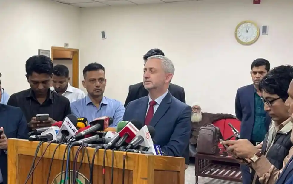 প্রেস কনফারেন্সে ইউরোপীয় ইউনিয়নের প্রতিনিধি ও সাংবাদিকরা. Channel i News - চ্যানেল আই নিউজ