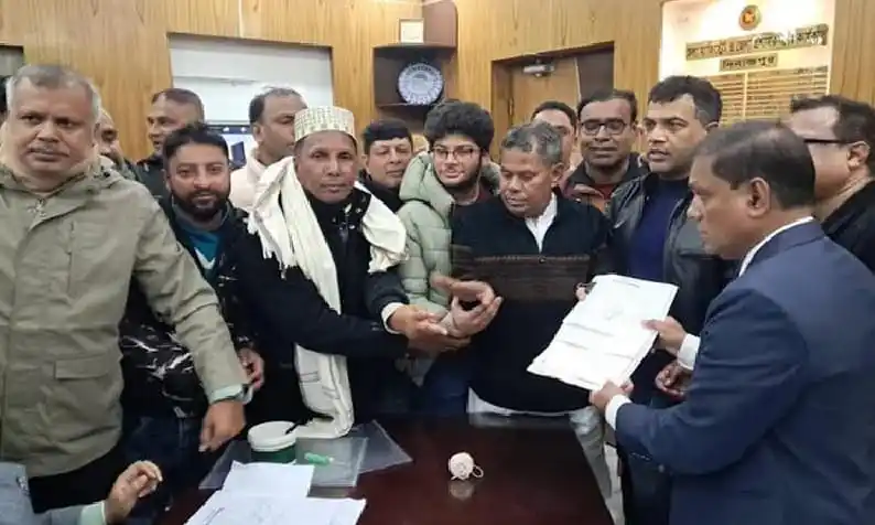খালেদা জিয়ার পক্ষে মনোনয়নপত্র দাখিলের সময় দিনাজপুর-৩ আসনের নেতাকর্মীরা. Channel i News - চ্যানেল আই নিউজ