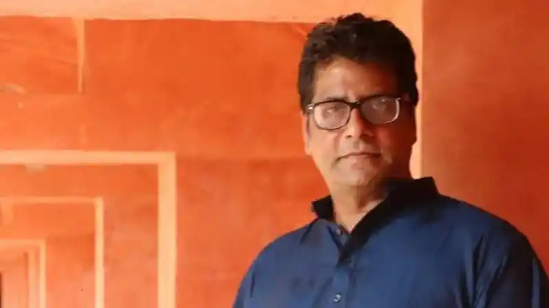 সাংবাদিক আনিস আলমগীর ডিবি হেফাজতে থাকাকালে ছবি. Channel i News - চ্যানেল আই নিউজ