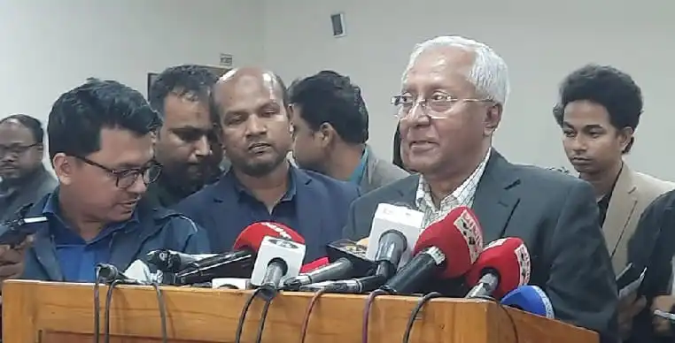 প্রধান নির্বাচন কমিশনার সংবাদ সম্মেলনে বক্তব্য দিচ্ছেন. Channel i News - চ্যানেল আই নিউজ