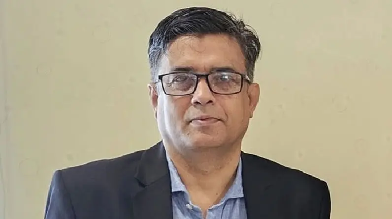 বাংলাদেশের একজন সরকারি কর্মকর্তা বা নেতা, চশমা পরা, পেশাদার পোশাক পরিহিত. Channel i News - চ্যানেল আই নিউজ