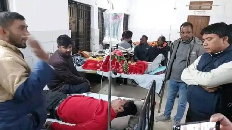 কৃষি কর্মকর্তার উপর হামলার ঘটনায় ভুক্তভোগীরা হাসপাতালে. Channel i News - চ্যানেল আই নিউজ