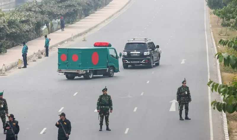 নিরাপত্তা বাহিনী মোতায়েন, সংসদ ভবনের আশেপাশে নিরাপত্তা জোরদার. Channel i News - চ্যানেল আই নিউজ