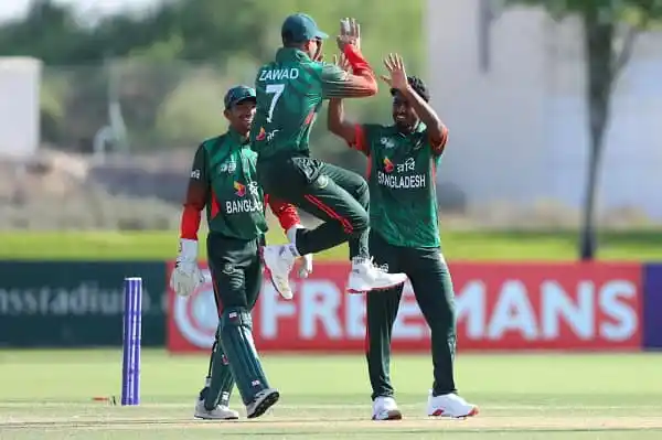 বাংলাদেশ ক্রিকেট দলের খেলোয়াড়রা জয় উদযাপন করছে. Channel i News - চ্যানেল আই নিউজ