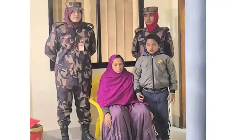 অন্তঃসত্ত্বা সোনালীকে বিএসএফের কাছে হস্তান্তর করা হয়েছে. Channel i News - চ্যানেল আই নিউজ