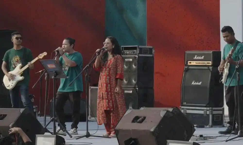 সোহরাওয়ার্দী উদ্যানে বিজয় দিবসের কনসার্টে পারফর্ম করছে ব্যান্ড সদস্যরা. Channel i News - চ্যানেল আই নিউজ