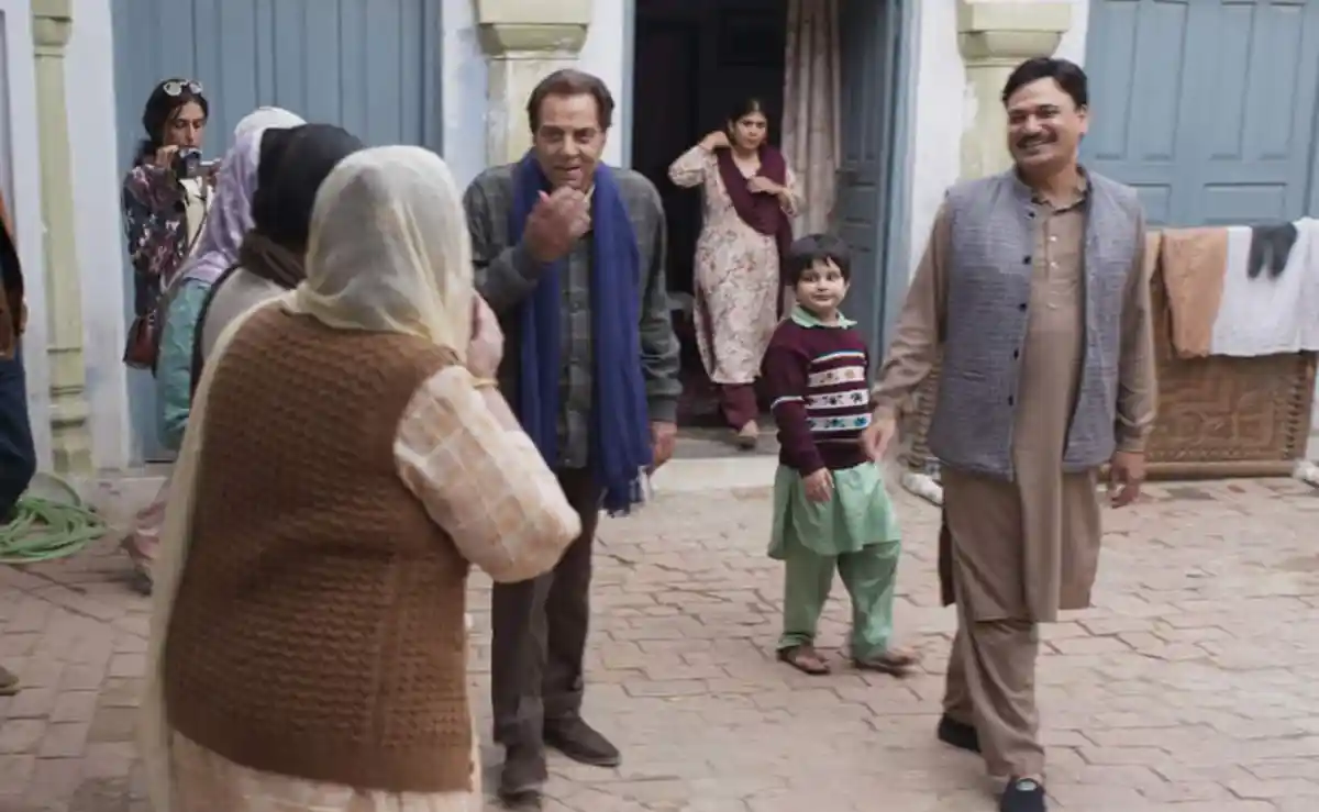 গ্রাম্য পরিবেশে মানুষের মিলনমেলা, হাসি ও শুভেচ্ছা বিনিময়. Channel i News - চ্যানেল আই নিউজ