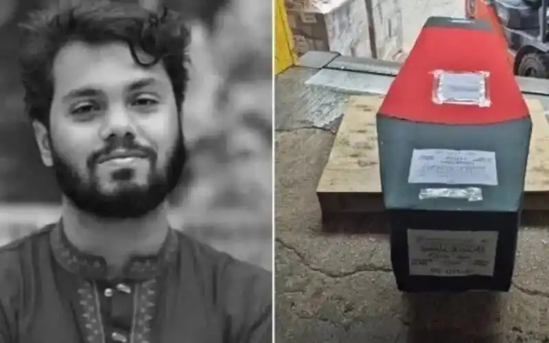 শরিফ ওসমান হাদির মরদেহের জন্য দাফনের জন্য প্রস্তুত কফিন. Channel i News - চ্যানেল আই নিউজ