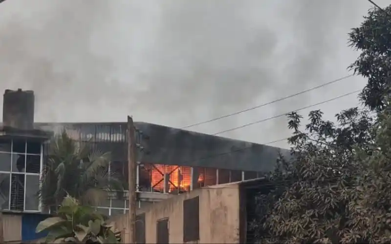 গাজীপুরের পূবাইলে কার্টন কারখানায় আগুন, ৭ ইউনিট নিয়ন্ত্রণে. Channel i News - চ্যানেল আই নিউজ