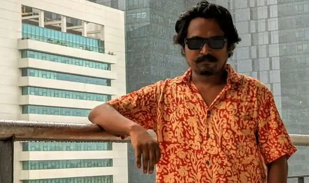 শ্যামল কানাডায় বিয়ের গীত নিয়ে যাচ্ছেন, ক্যাজুয়াল পোশাক পরা ব্যক্তি. Channel i News - চ্যানেল আই নিউজ
