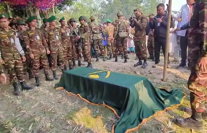 সেনা সদস্য সবুজ মিয়ার দাফনের জন্য প্রস্তুতি নেওয়া হচ্ছে. Channel i News - চ্যানেল আই নিউজ