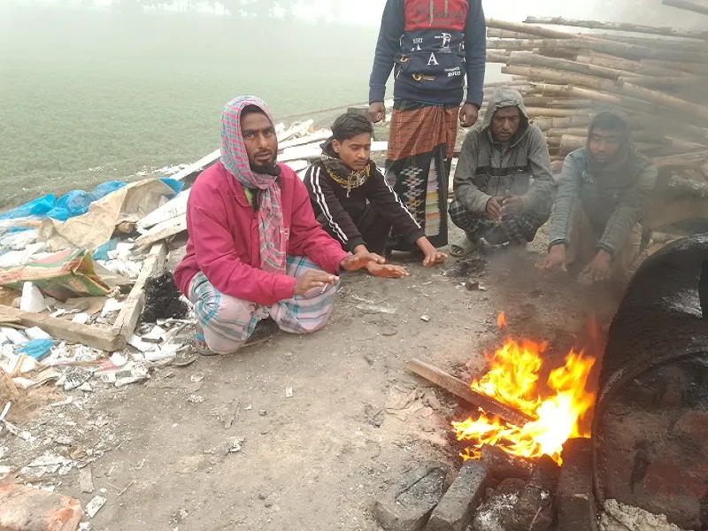 কুড়িগ্রামে কনকনে শীতে স্থবির জনজীবন