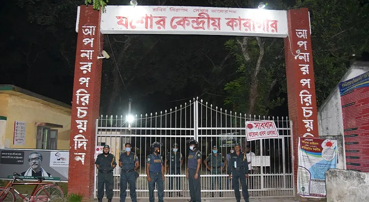 লাশ পৌঁছায়, কাগজ পৌঁছায় না!