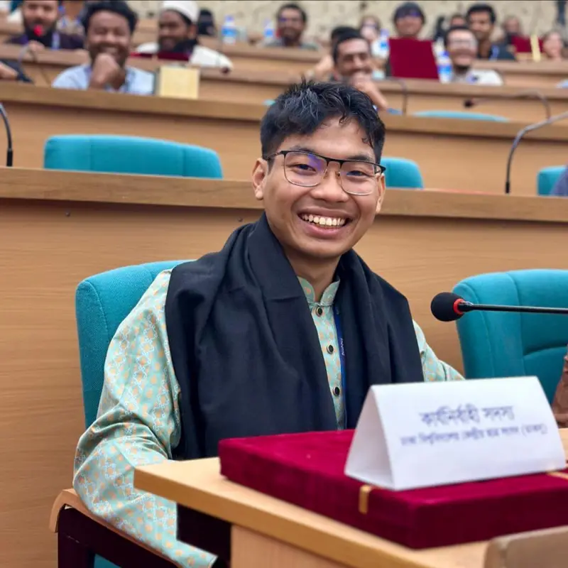 ‘কান ধরে উঠবস’ ঘটনায় ডাকসু থেকে সর্বমিত্রের পদত্যাগের ঘোষণা