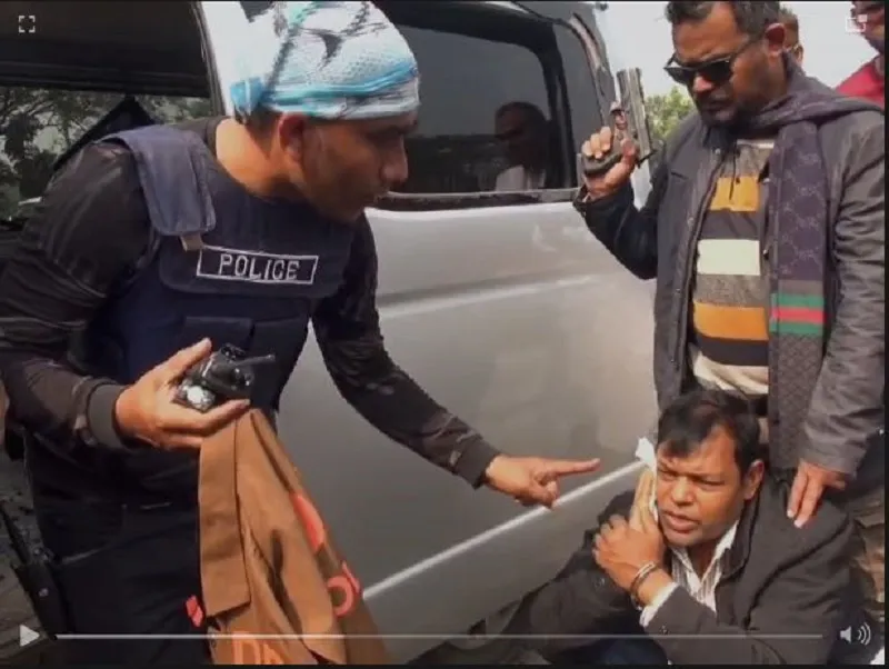 এক্সপ্রেসওয়েতে ‘ডিবি সেজে’ ডাকাতির চেষ্টা, সাবেক সেনা-পুলিশসহ আটক ৬
