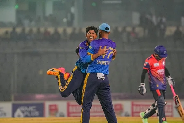 দাপুটে বোলিং চট্টগ্রামের, ফাইনালে ওঠার লড়াইয়ে রাজশাহীর সংগ্রহ ১৩৩