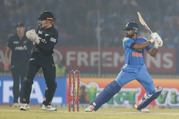 কোহলি ৯৩, গিল ৫৬, রানতাড়ায় জিতে এগিয়ে গেল ভারত