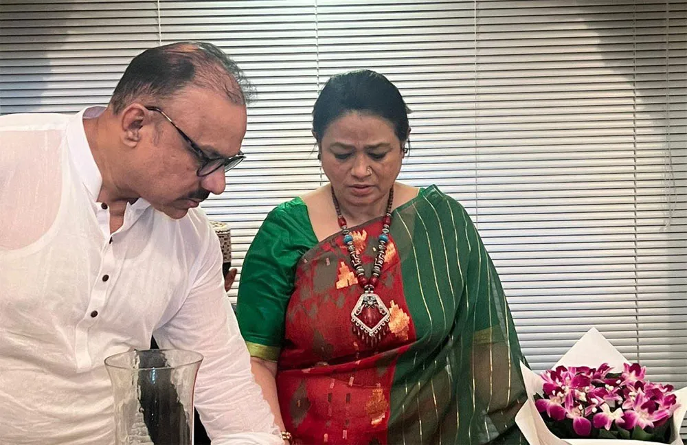 এই দম্পতির গল্প যেন রুপালি পর্দার চেয়েও গভীর