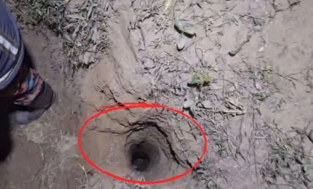 গভীর নলকূপের গর্তে পড়ে যাওয়া শিশুটিকে মৃত অবস্থায় উদ্ধার