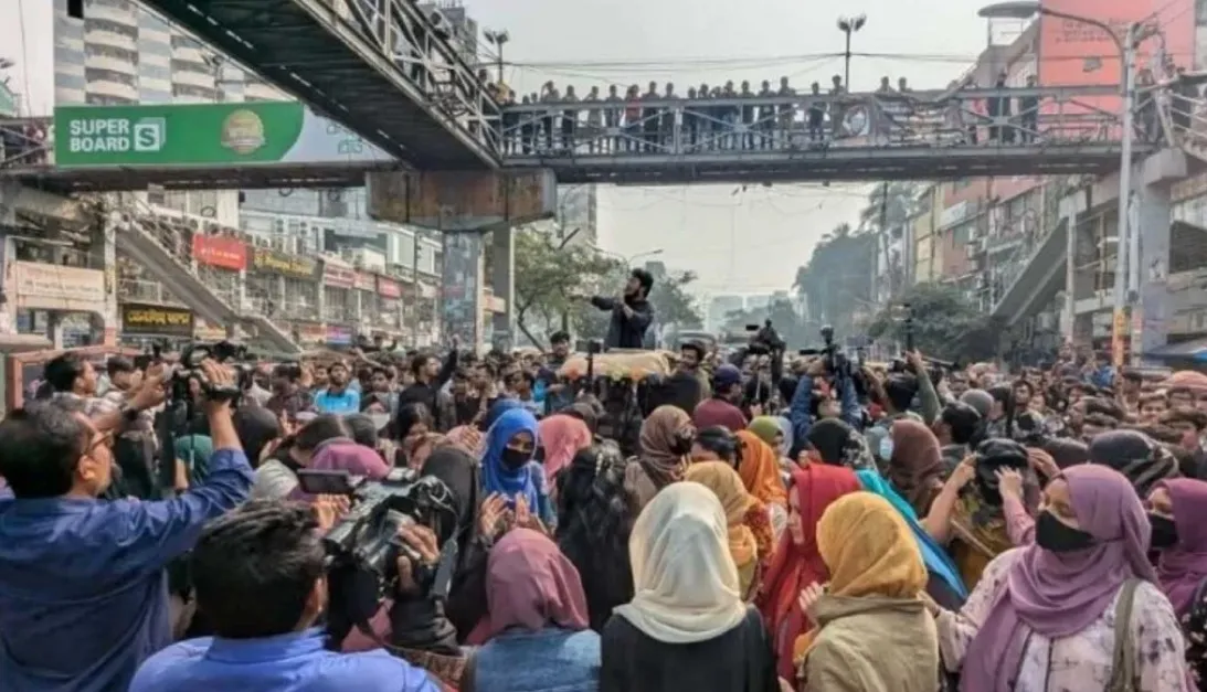 ‘অধ্যাদেশ মঞ্চ’ স্থাপন, গণজমায়েতের ডাক সাত কলেজ শিক্ষার্থীদের