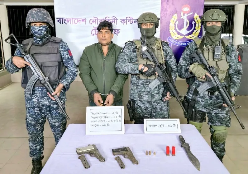 নৌবাহিনীর অভিযানে টেকনাফে আগ্নেয়াস্ত্রসহ শীর্ষ সন্ত্রাসী আটক