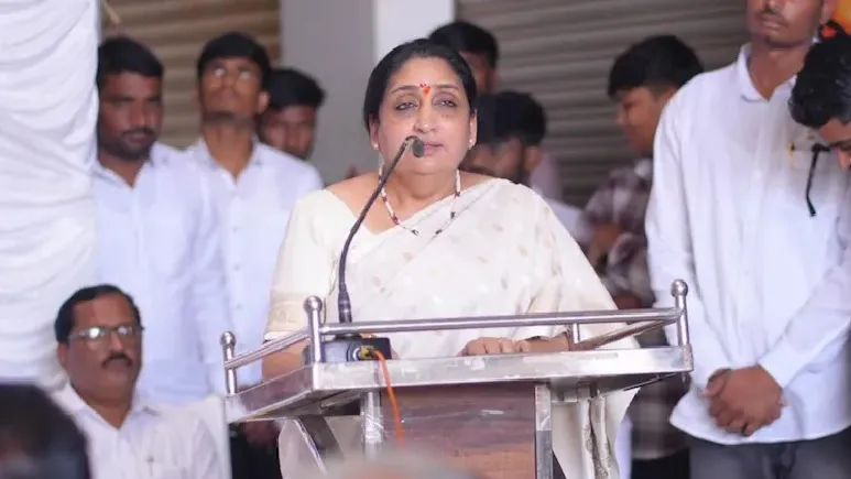 মহারাষ্ট্রের প্রথম মহিলা উপ-মুখ্যমন্ত্রী হলেন সুনেত্রা পাওয়ার