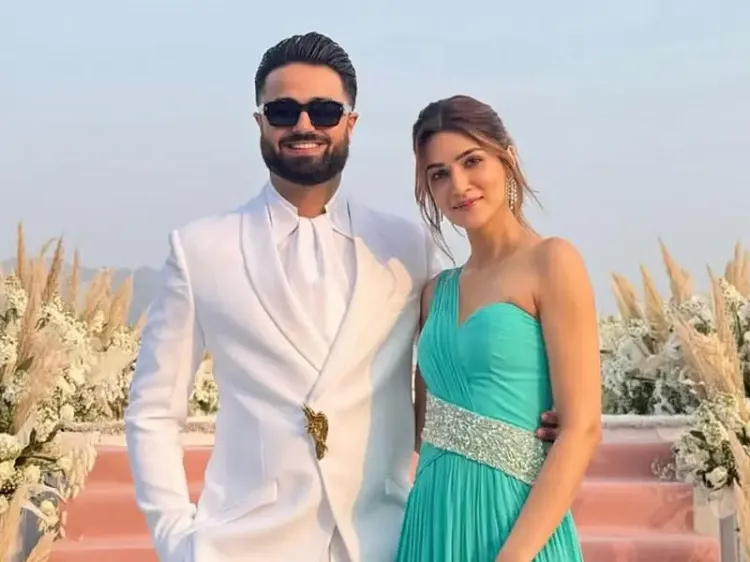 একসঙ্গে কৃতি-কবীর, নেটিজেন বলছে ‘মেড ফর ইচ আদার’!