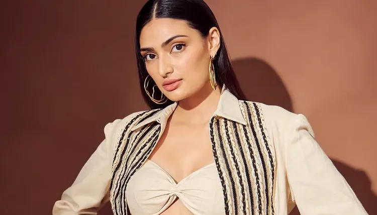 অর্থ প্রতারণায় নাম জড়াল সুনীল কন্যার