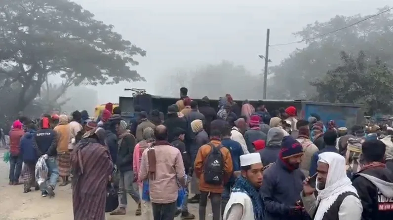 রাজশাহীতে হাটের মধ্যে ঢুকে গেল ট্রাক, নিহত ৪