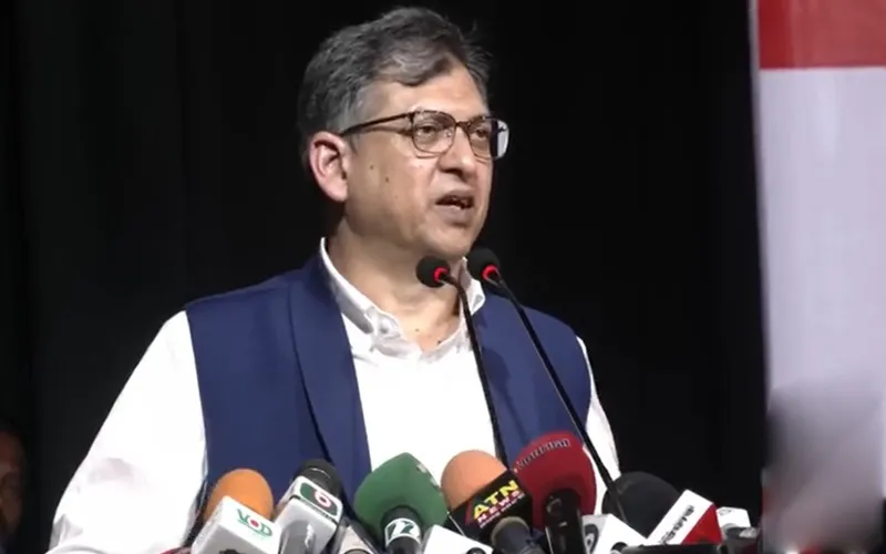 ফ্যাসিবাদের ষড়যন্ত্র অব্যাহত আছে, নির্বাচন যথাসময়ে হবে: সালাহউদ্দিন আহমেদ