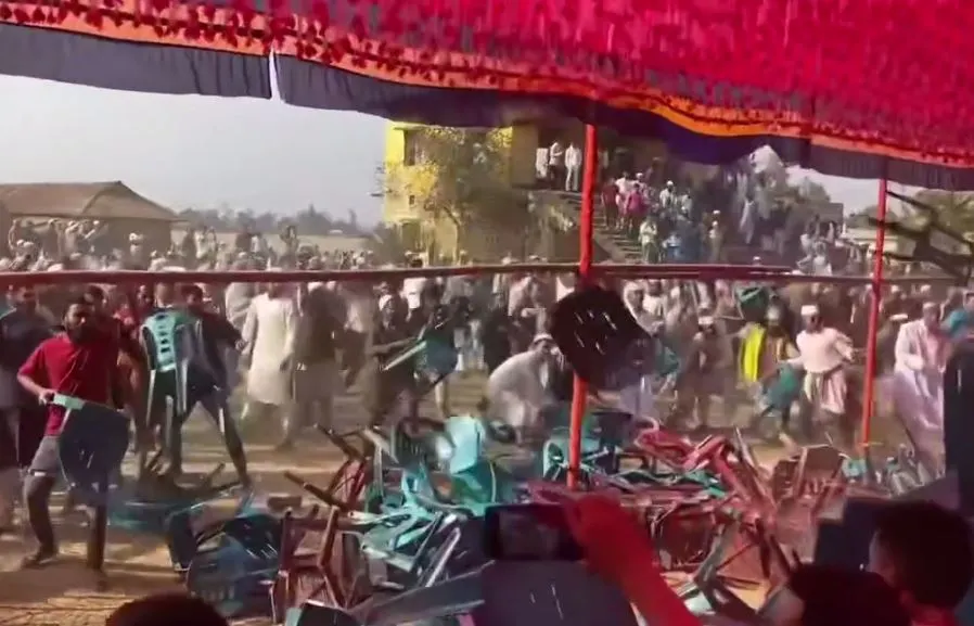 চেয়ারে বসা নিয়ে জামায়াত-বিএনপির সংঘর্ষ, অনুষ্ঠানস্থল রণক্ষেত্র