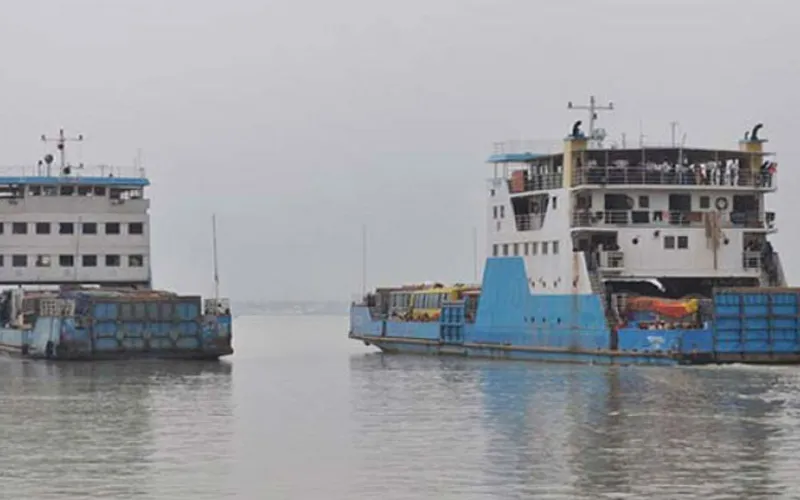 ৭ ঘণ্টা পর পাটুরিয়া-দৌলতদিয়া ফেরি চালু