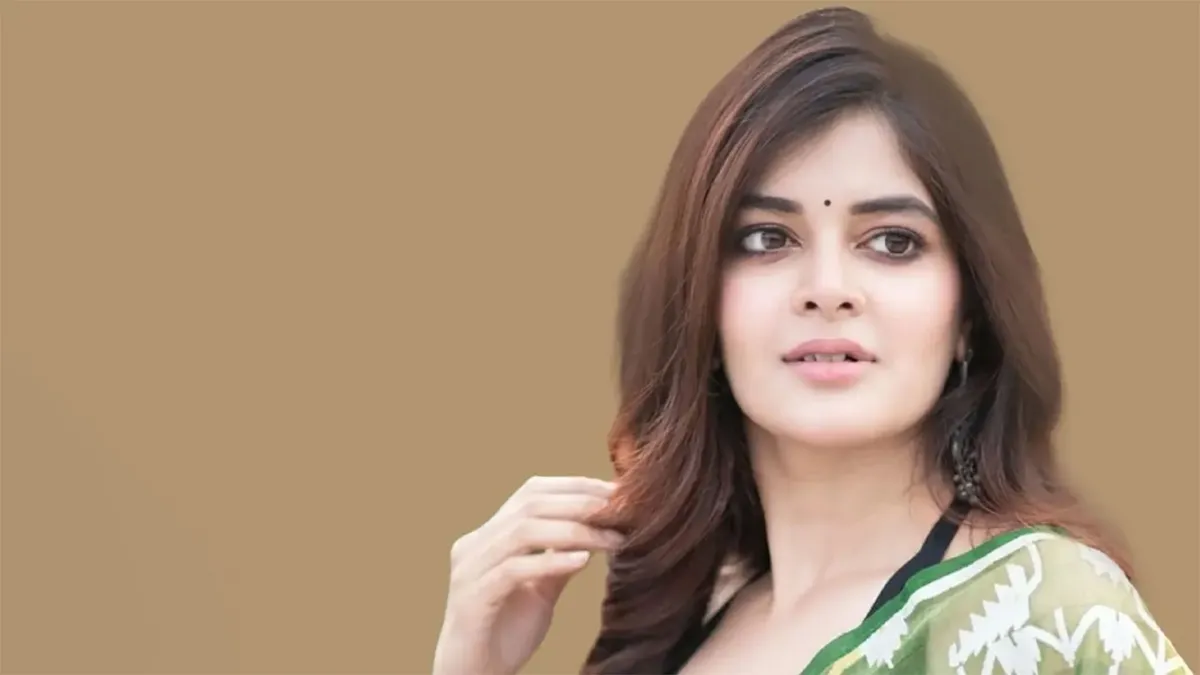 বাগদান সারলেন মধুমিতা, কাকে বিয়ে করছেন অভিনেত্রী?