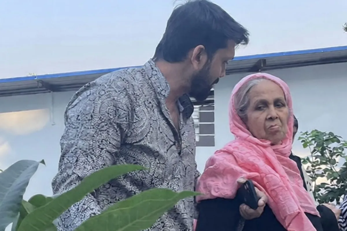 ‘শুধু তোমাকে আর দেখানো হলো না, মা’