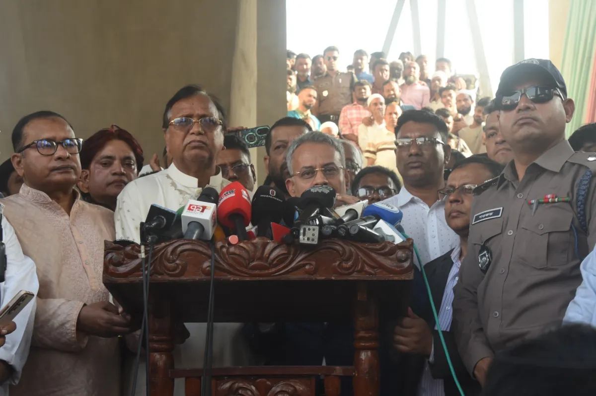 ঈদের পরে ফুটপাত দখলমুক্তে ব্যবস্থা নেবে সিটি কর্পোরেশন