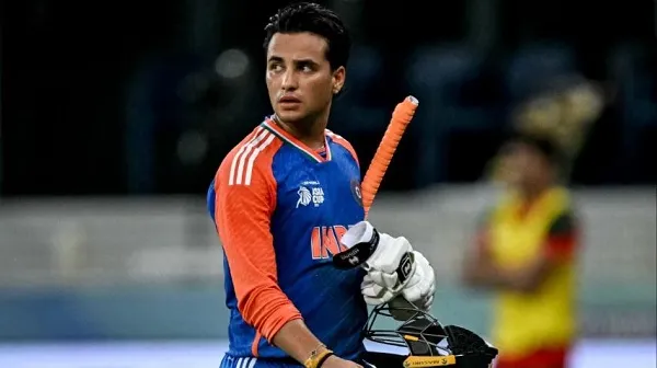 আবারও ‘ব্যর্থ’ অভিষেক, ধুয়ে দিলেন গাভাস্কার
