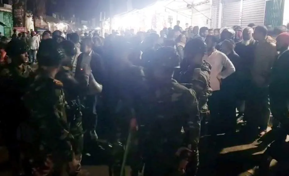 স্বতন্ত্র প্রার্থীর গাড়ী বহর ও সমর্থকদের ওপর দফায় দফায় হামলা, আহত ২০