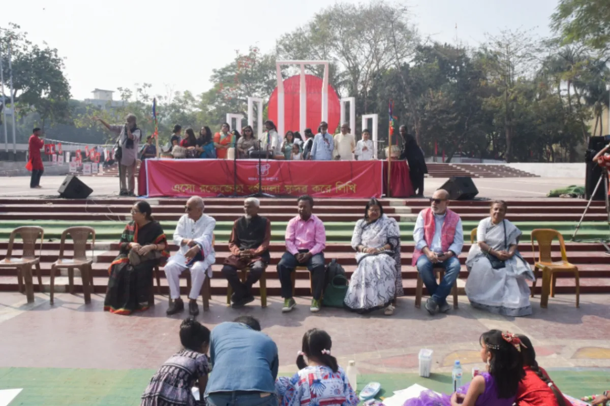 ‘রক্তে জেতা বর্ণমালা’য় মুখর শহীদ মিনার প্রাঙ্গণ