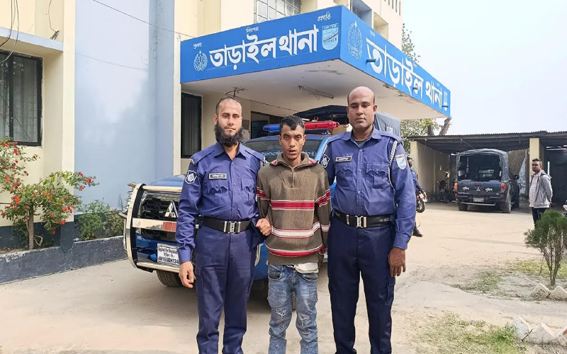 নেশার টাকার জন্য বাবাকে কুপিয়ে হত্যা, ছেলে আটক