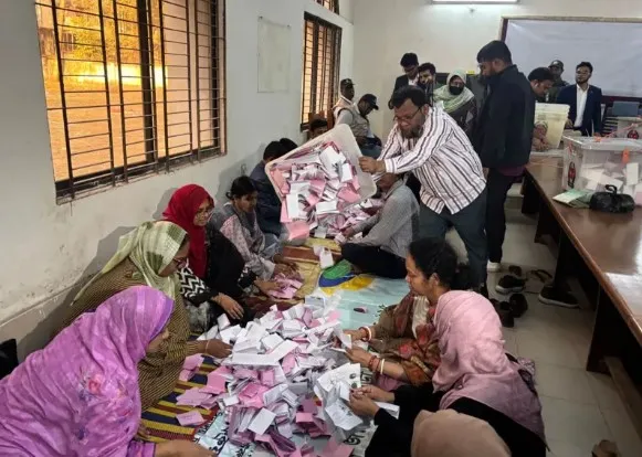 ত্রয়োদশ জাতীয় সংসদ নির্বাচন ও গণভোটে ভোট গ্রহণ শেষ, গণনা শুরু