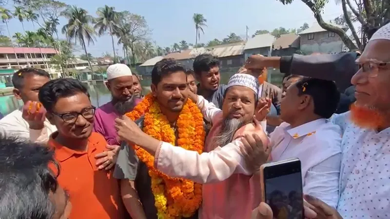 বিজয়ী নুরুল হক নুরকে ফুলেল সংবর্ধনা, সবাইকে সঙ্গে নিয়ে কাজের অঙ্গীকার