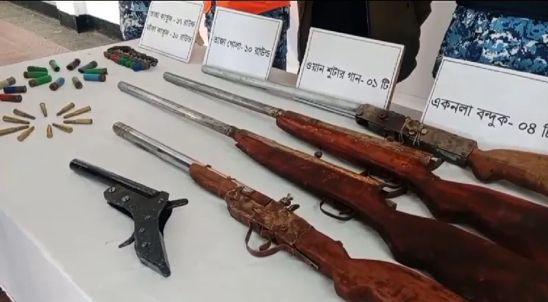 সুন্দরবনে অস্ত্র-গোলাবারুদসহ ডাকাত আটক