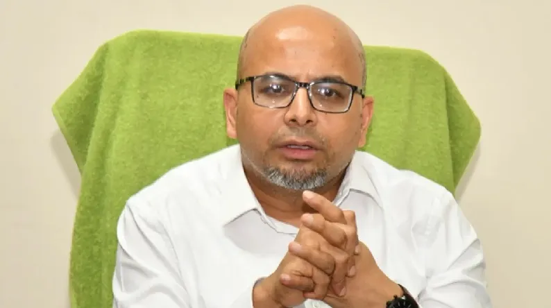 দেশ ছেড়েছেন ফয়েজ আহমদ তৈয়্যব
