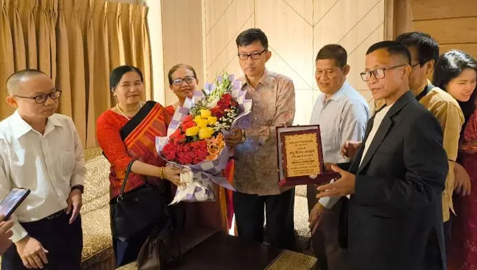 পার্বত্য মন্ত্রী দীপেন দেওয়ানের সাথে বিশ্বশান্তি কুঠির প্রতিনিধি দলের সাক্ষাৎ