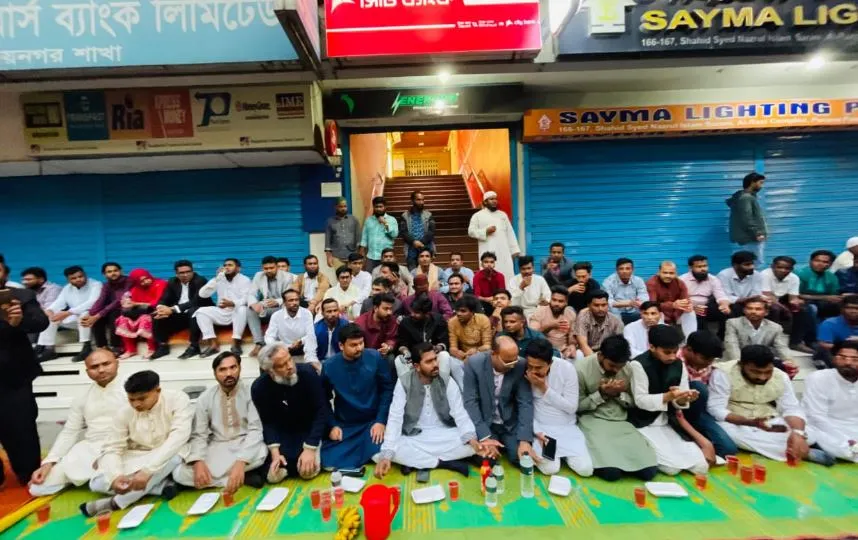 নেতাকর্মীদের সাথে গণইফতার করলেন প্রতিমন্ত্রী নুরুল হক নুর