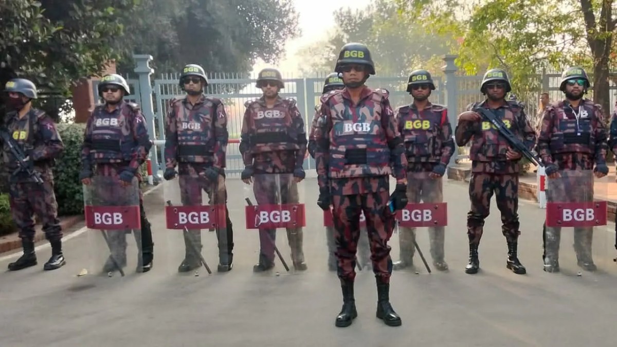 সংসদ এলাকায় ১২ প্লাটুন বিজিবি মোতায়েন