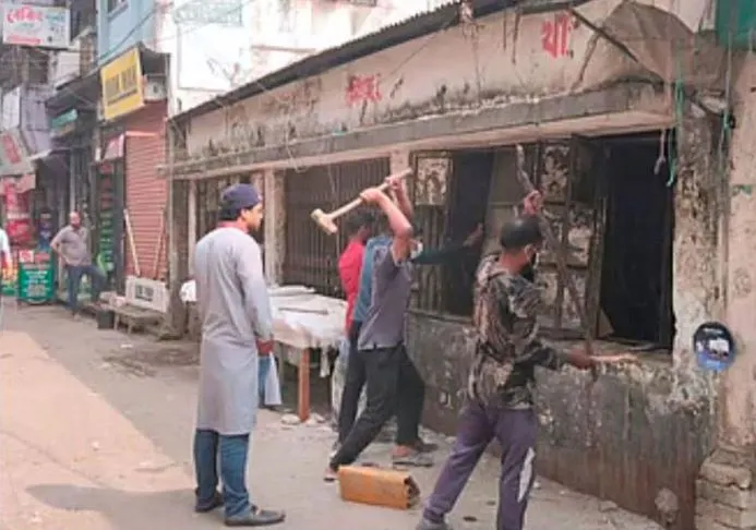আওয়ামী লীগ অফিস ভেঙে পাবলিক টয়লেট করার ঘোষণা বৈষম্যবিরোধী শিক্ষার্থীদের