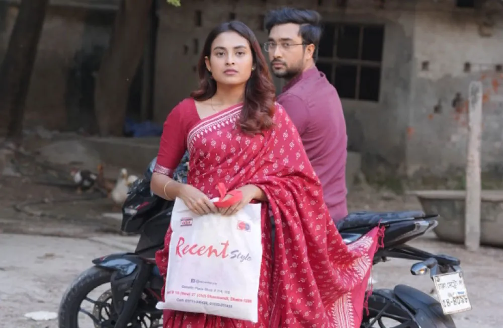 মফস্বলের প্রেমে জটিল সমীকরণ!